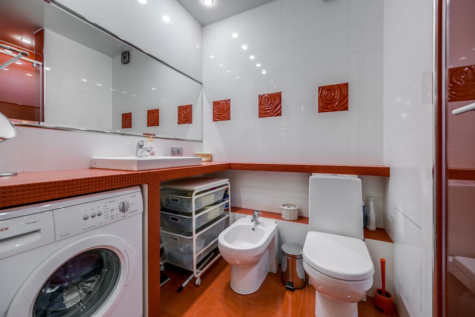 Bathroom floor showing a comparison of LVT luxury vinyl tile and porcelain ceramic tiles for bathroom floor vinyl LVT tiles decision