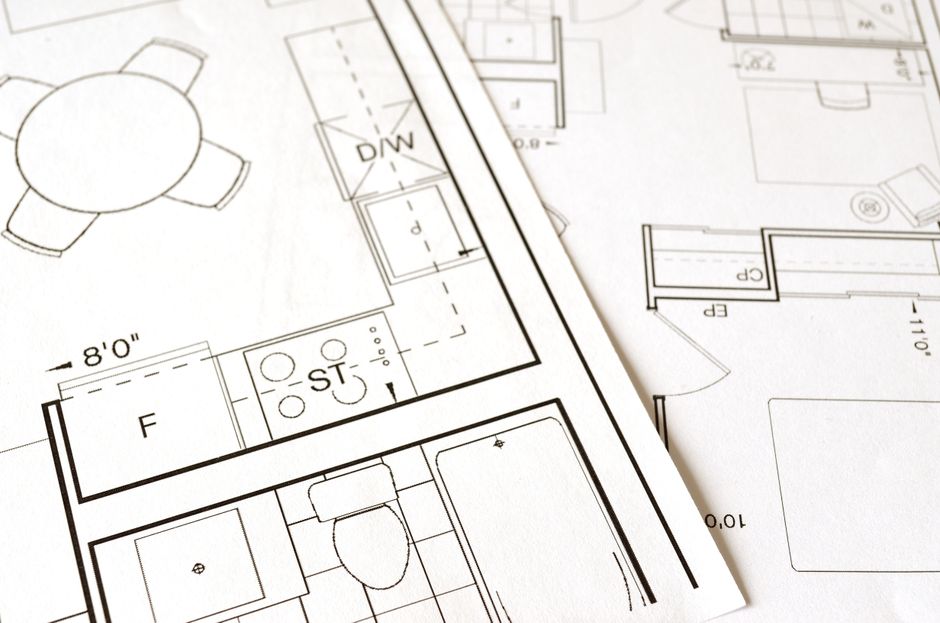 Annotated floor plan showing minimum bathroom dimensions UK for a small ensuite with toilet, basin and shower enclosure